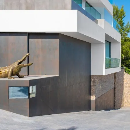 Altavista With Infinity Pool And Views Villa *